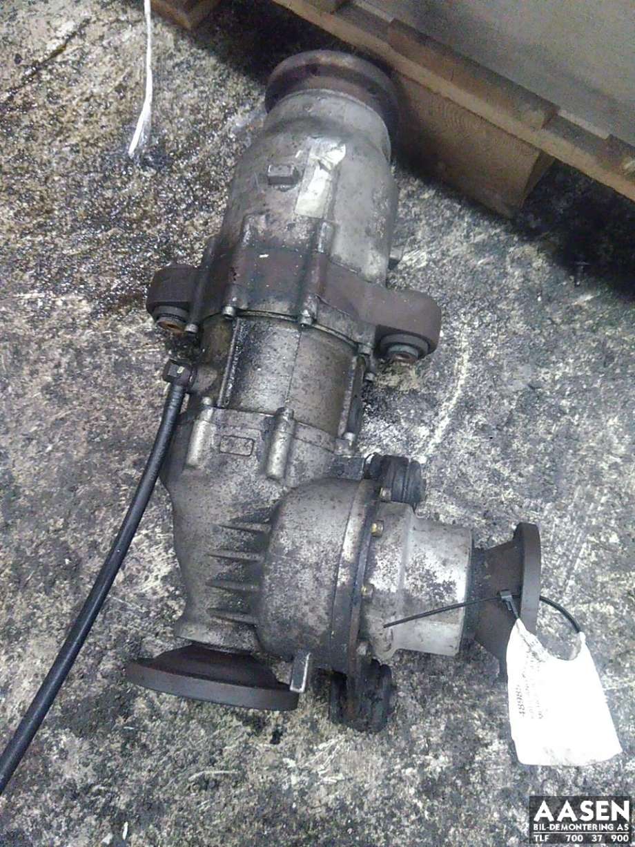 Kardang klokke foran til Mercedes Sprinter 2006-2013 (Fase 1) (906) (906) (A 906 330 03 05|A 906 330 04 05|)