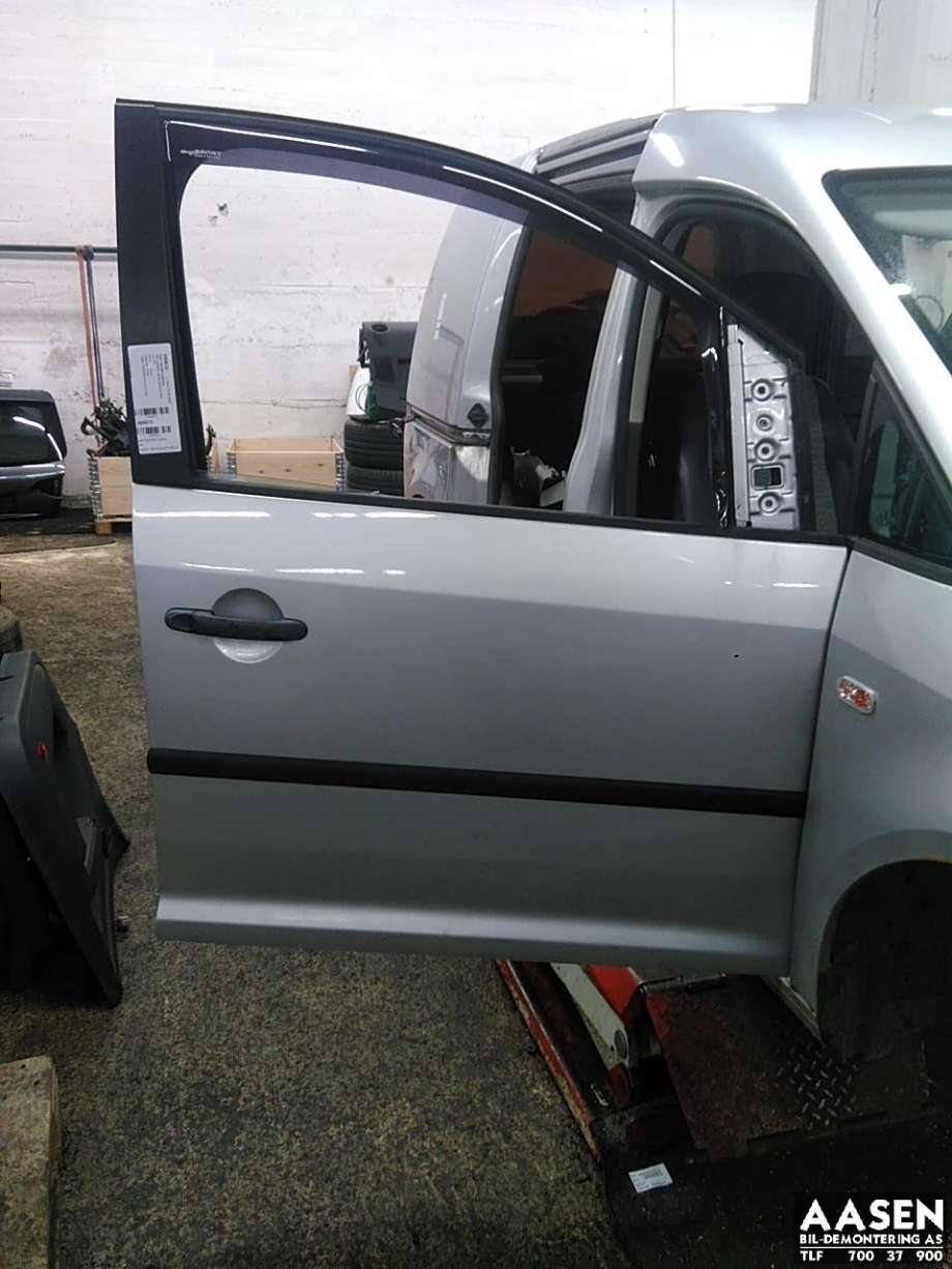 Dør høyre foran til VW Caddy, 2010-2015 (Type III, Fase 2)  (2K0 831 056 B)