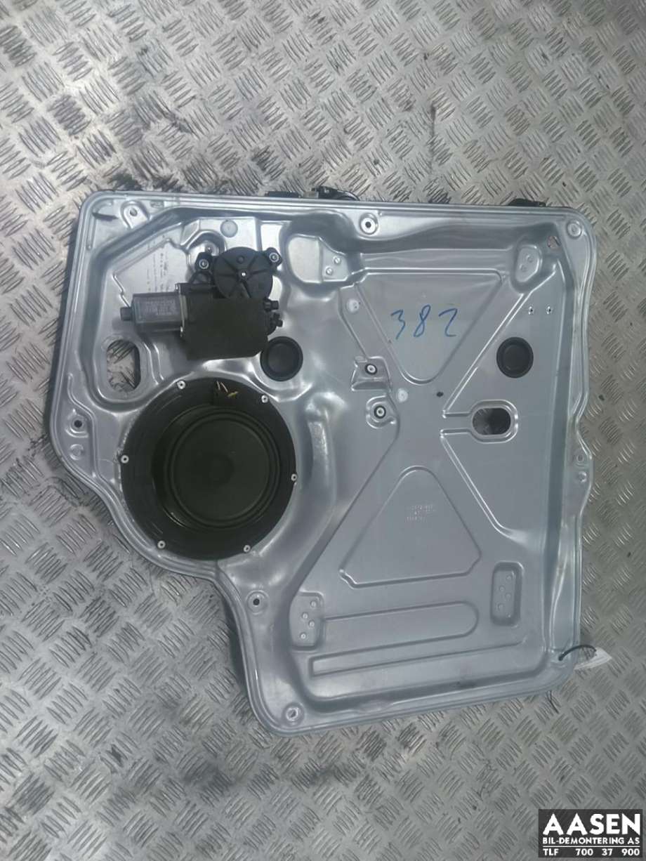 Ruteheis høyre foran til VW Transporter / Caravelle 2009-2015 (Fase 2) (T5) (T5) (7E0 837 754 C|7E0 959 802 R = MOTOR|)