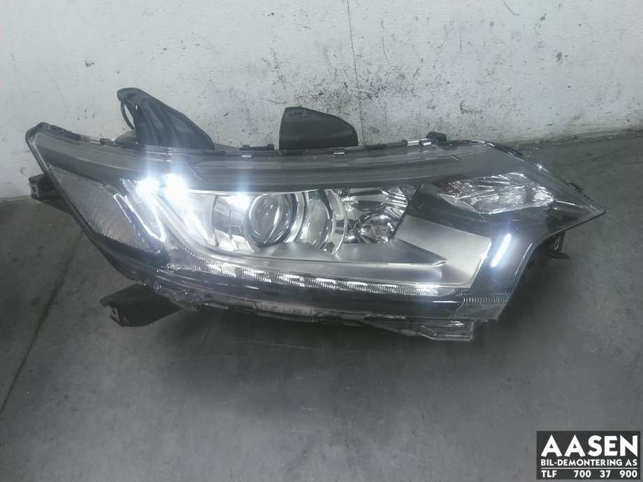 Frontlykt høyre halogen til Mitsubishi Outlander, 2015-->> (Type III, Fase 2)  (8301C854)