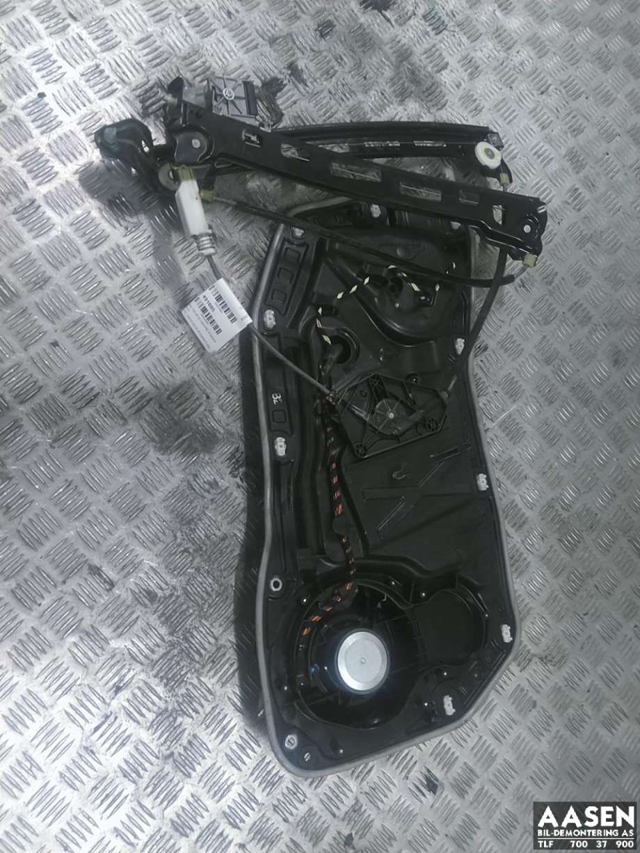 Ruteheis høyre foran til VW CC 2012-2014 (PASSAT CC) (PASSAT CC) (3C8 837 462 M|3C8 959 701|)