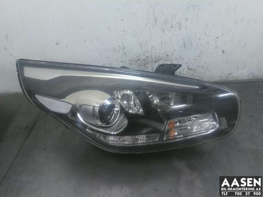Frontlykt høyre halogen til Kia Carens, 2013-2018 Type III