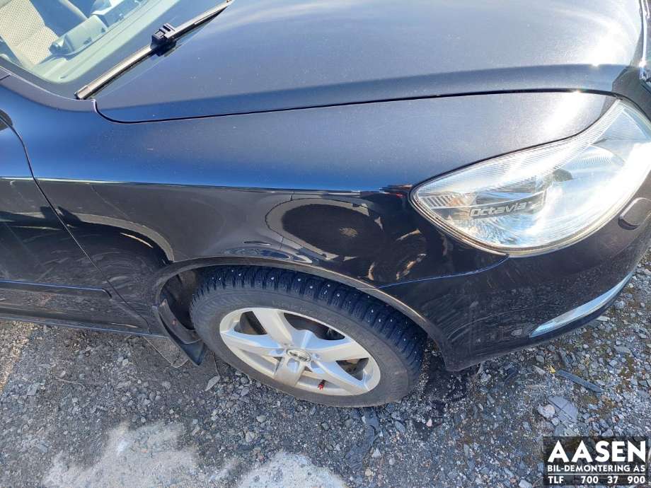 Skjerm høyre foran til Škoda Octavia, 2009-2013 (Type II, Fase 2)  (1Z0 821 106 C)