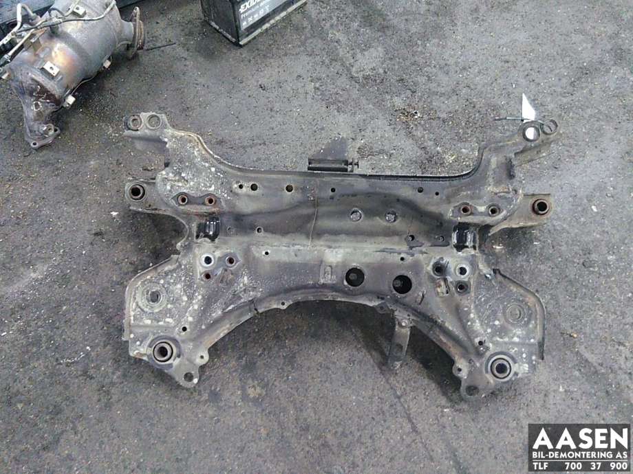 Travers foran hoved til Toyota Avensis 2009-2015 (Type III, Fase 1) (51201-05100|)