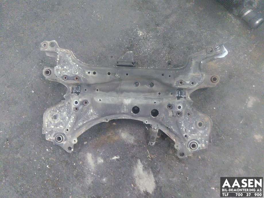 Travers foran hoved til Toyota Avensis 2009-2015 (Type III, Fase 1) (51201-05100|)