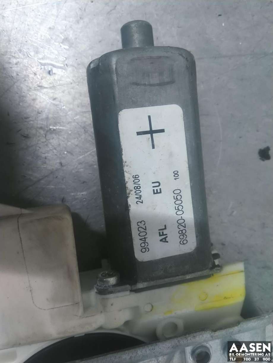 Ruteheis venstre foran til Toyota Avensis 2003-2008 (Type II)  (69820-05050|)