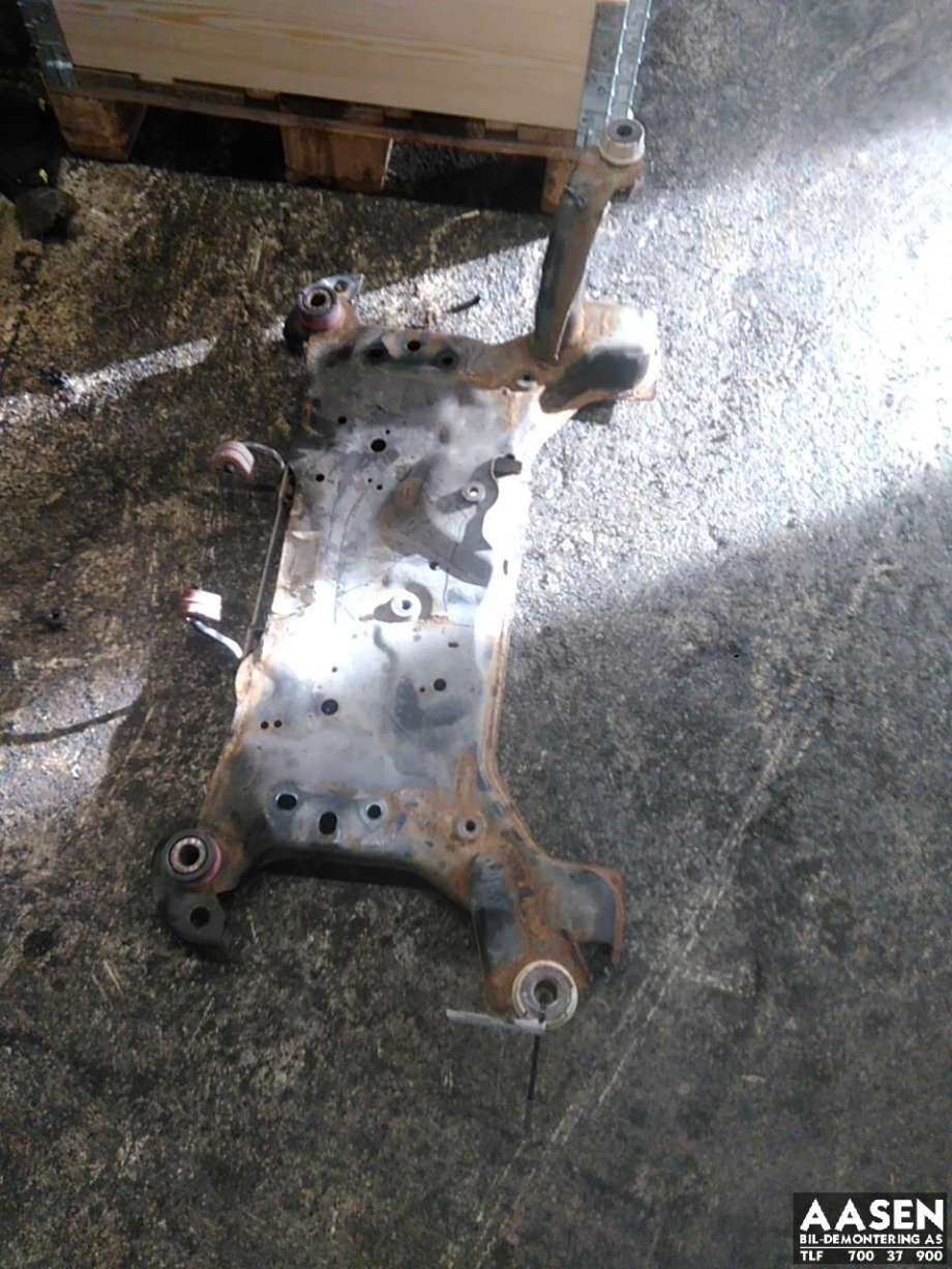 Travers foran hoved til Volvo V40, 2012-2019  (31360938)