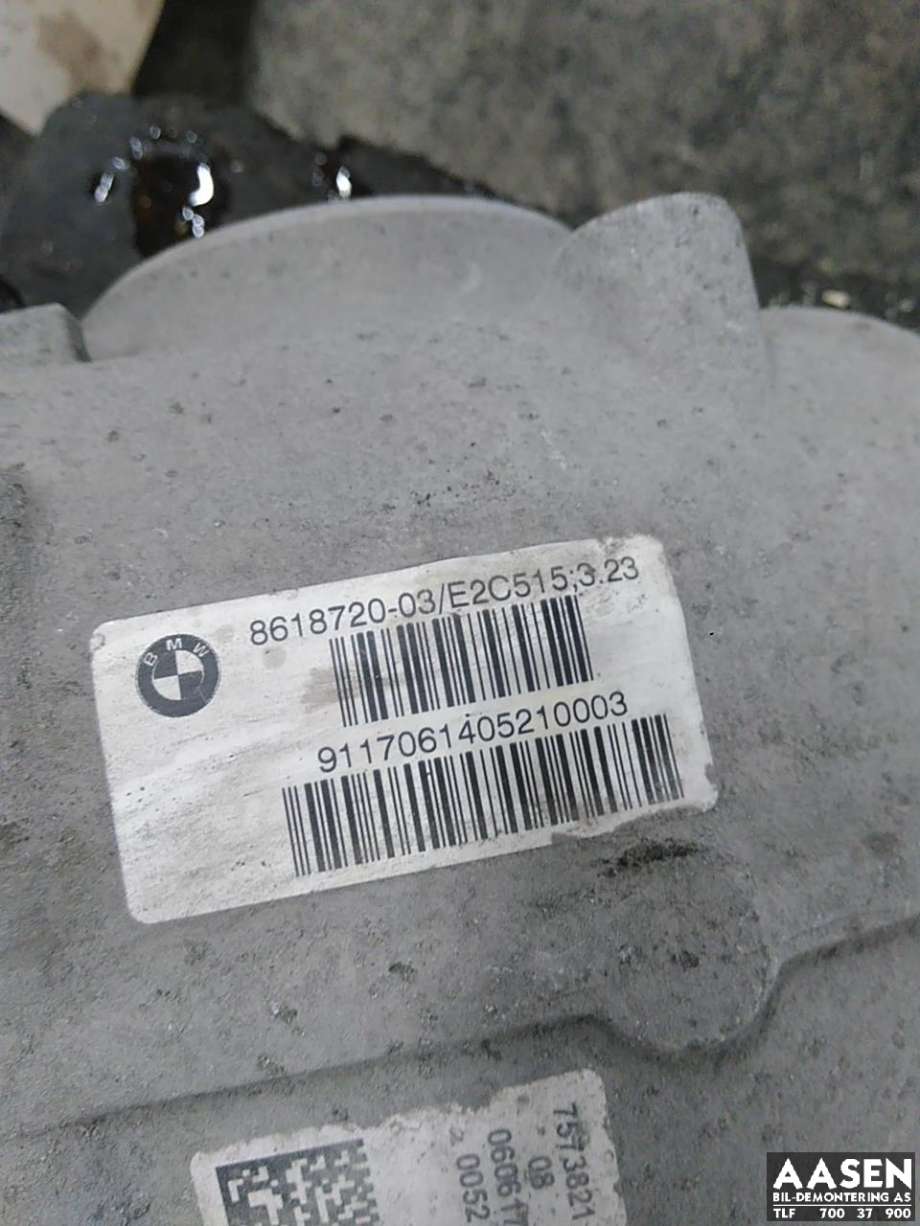 Kardang klokke bak til BMW 5-Serie 2017-->> (G30/G31) (G30/G31) (33 10 9 454 770|)