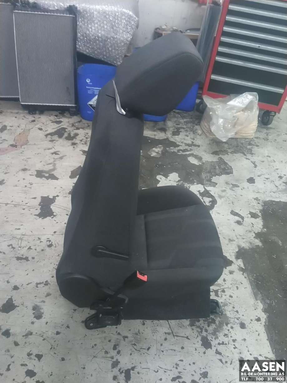 Sete foran venstre til Ford Transit Connect 2013-2018 Type II, Fase 1