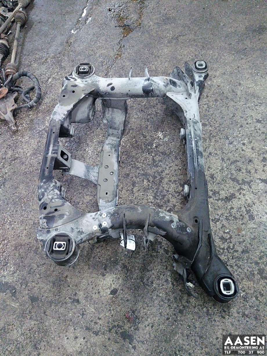 Travers bak til BMW i4, 2021-->> (G26) (G26) (33 30 7 916 221)