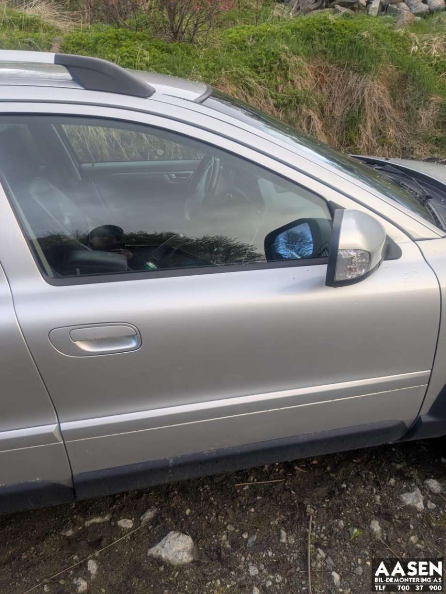 Dør høyre foran til Volvo XC70, 2005-2007 (Type I, Fase 2)  (8679659)