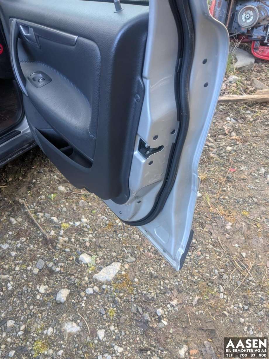 Dør høyre foran til Volvo XC70 2005-2007 (Type I, Fase 2)  (8679659|)
