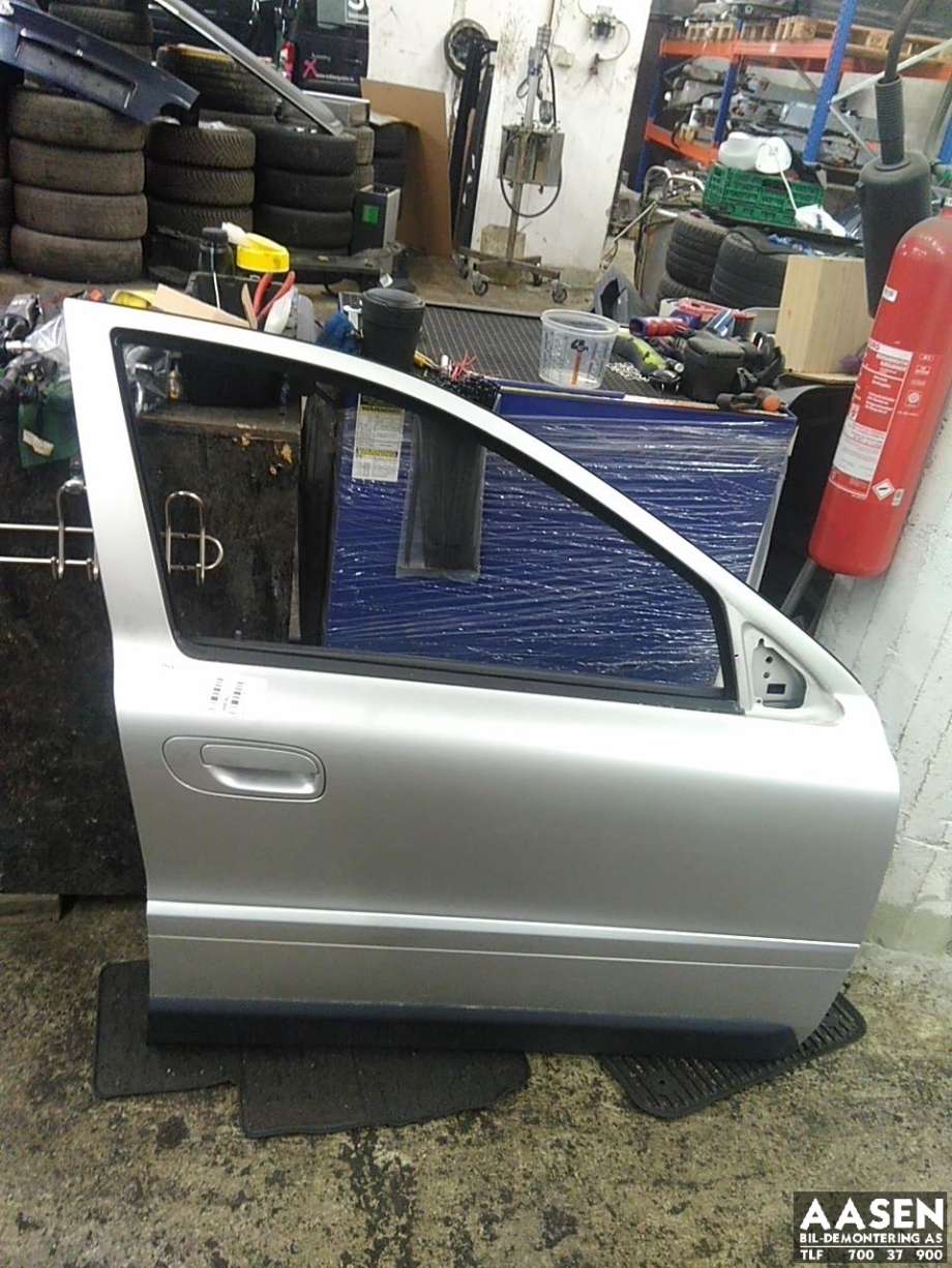 Dør høyre foran til Volvo XC70 2005-2007 (Type I, Fase 2)  (8679659|)