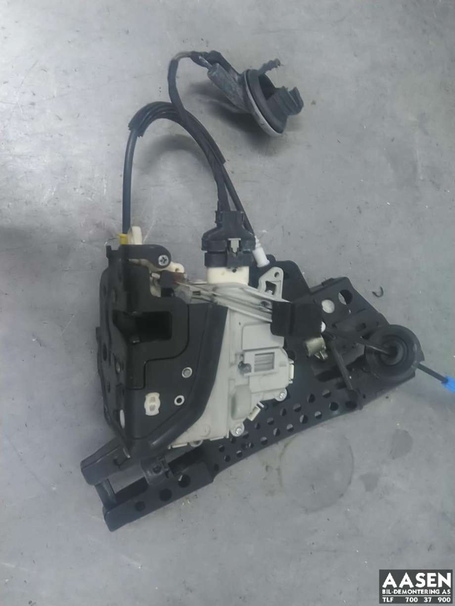 Låsekasse høyre foran til Audi A4, 2007-2014 (Type IV) (B8) (B8) 