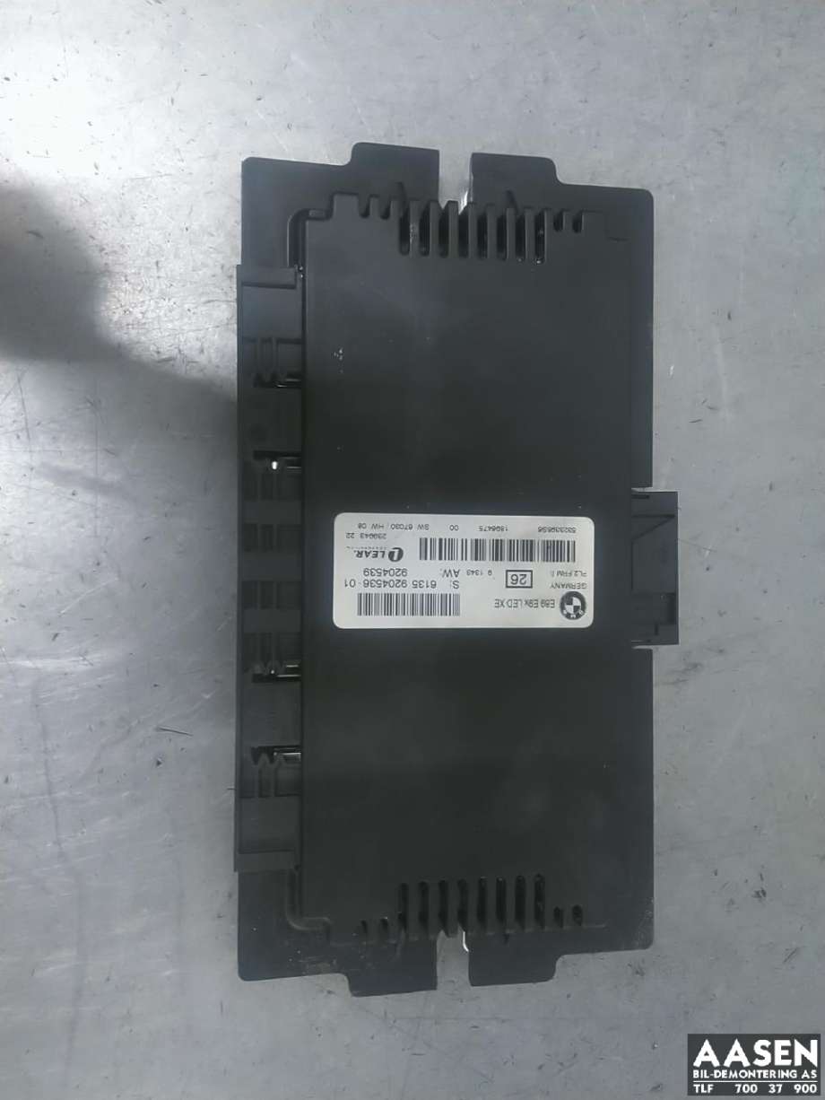 Styreenhet (FRM - Footwell Module) til BMW 3-Serie, 2005-2011 (E90/E91/E92/E93) (E90/E91/E92/E93) (61 35 6 827 064)