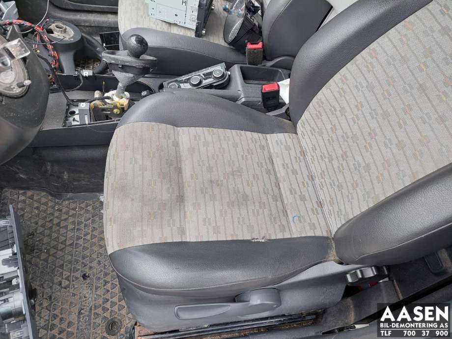 Sete foran venstre til VW Caddy, 2010-2015 (Type III, Fase 2)  