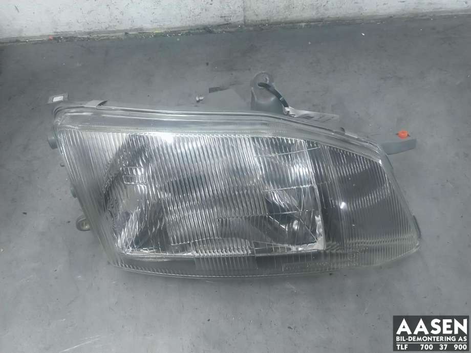 Frontlykt høyre halogen til Toyota Hiace, 2001-2006 (Fase 2)  