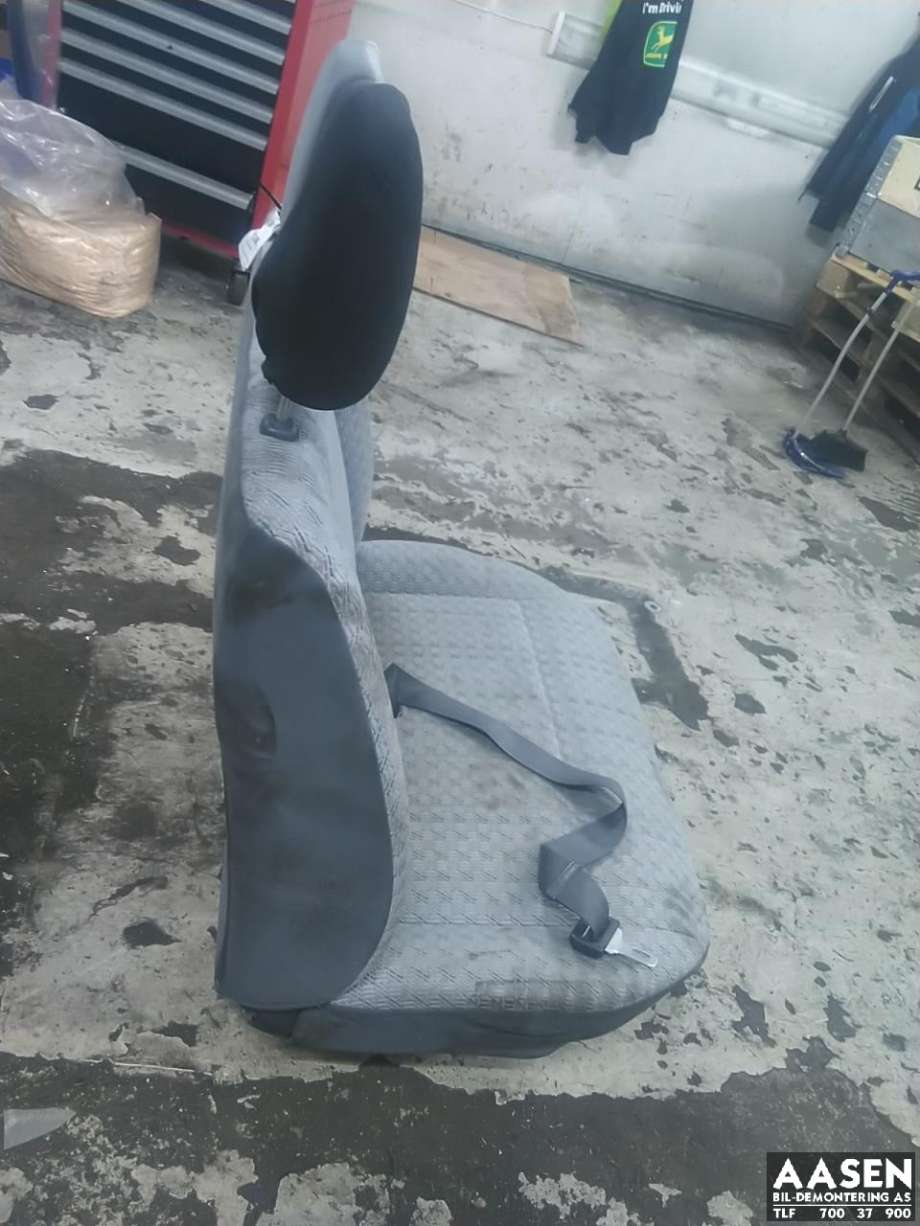Sete foran høyre til Toyota Hiace 2001-2006 (Fase 2)