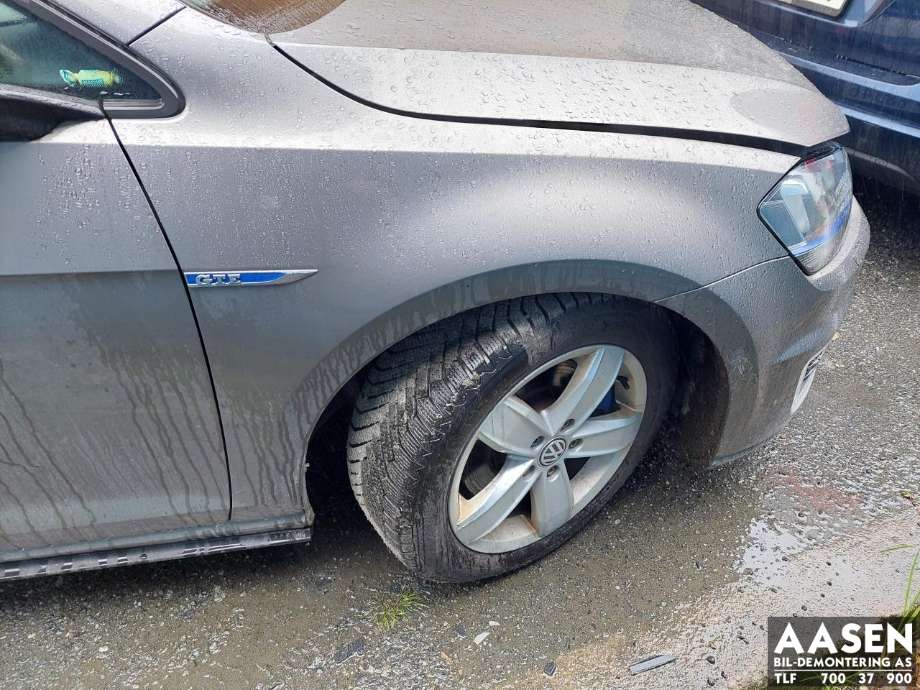 Skjerm høyre foran til VW Golf VII, 2012-2017 (Fase 1)  (5G0 821 106 A)
