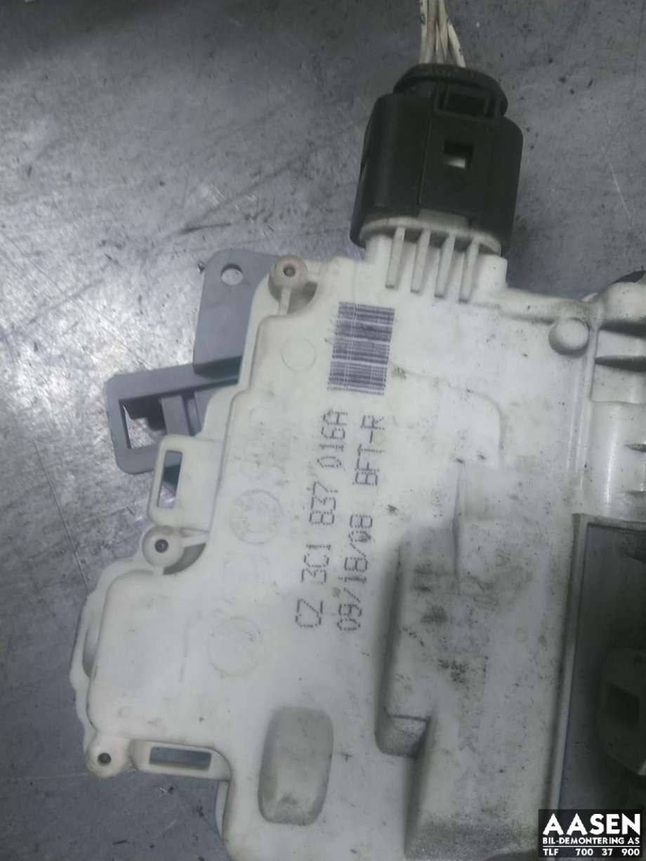 Låsekasse høyre foran til VW Passat 2005-2010 (B6) (B6) 