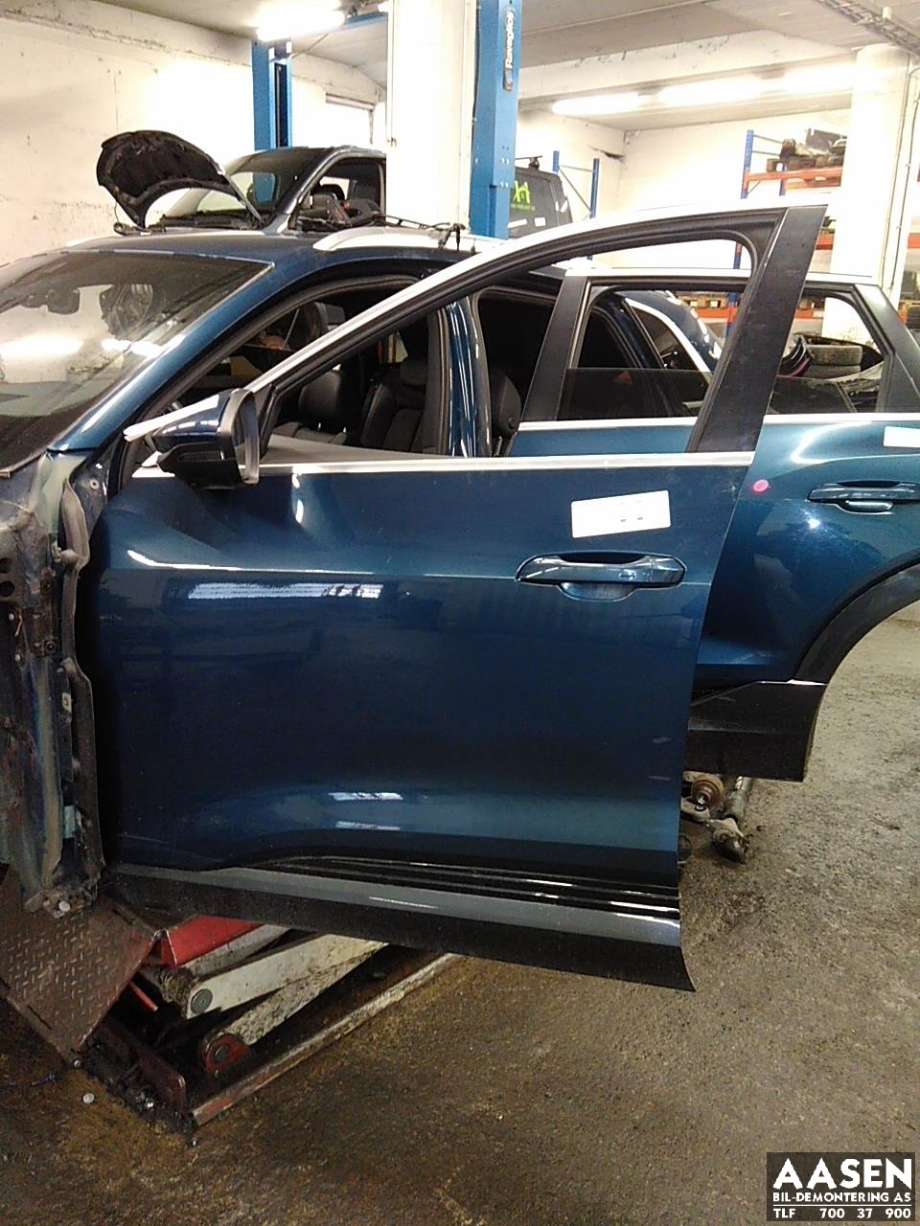 Dør venstre foran til Audi e-tron, 2018-->>  