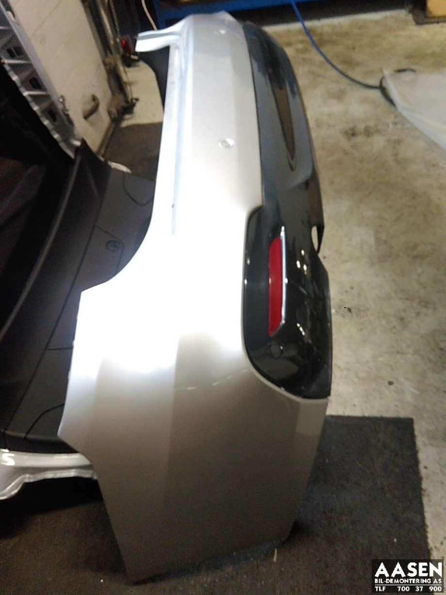 Støtfanger bak til BMW 3-Serie 2012-2018 (F30/F31/F34) (F30/F31/F34) (51 12 8 061 549|51 12 8 073 076|)