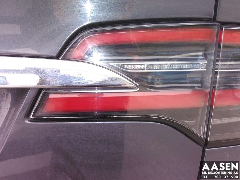 Baklykt høyre indre til Tesla Model X 2016-->> (1034339-00-A|)