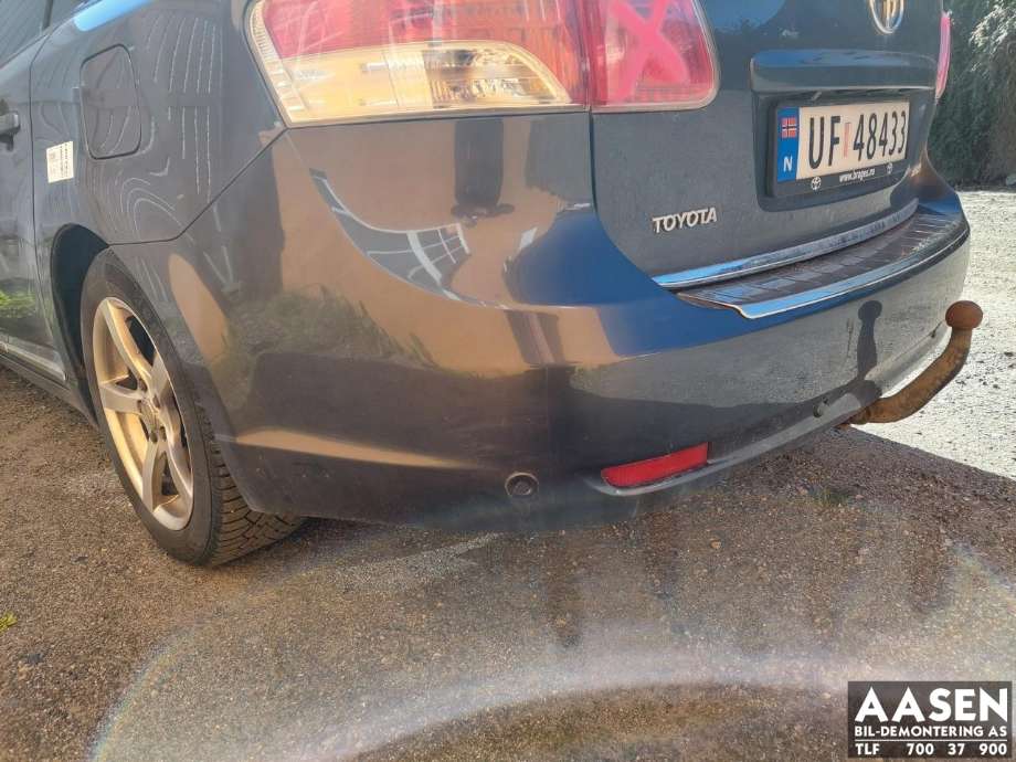 Støtfanger bak stasjonsvogn til Toyota Avensis 2009-2015 (Type III, Fase 1)