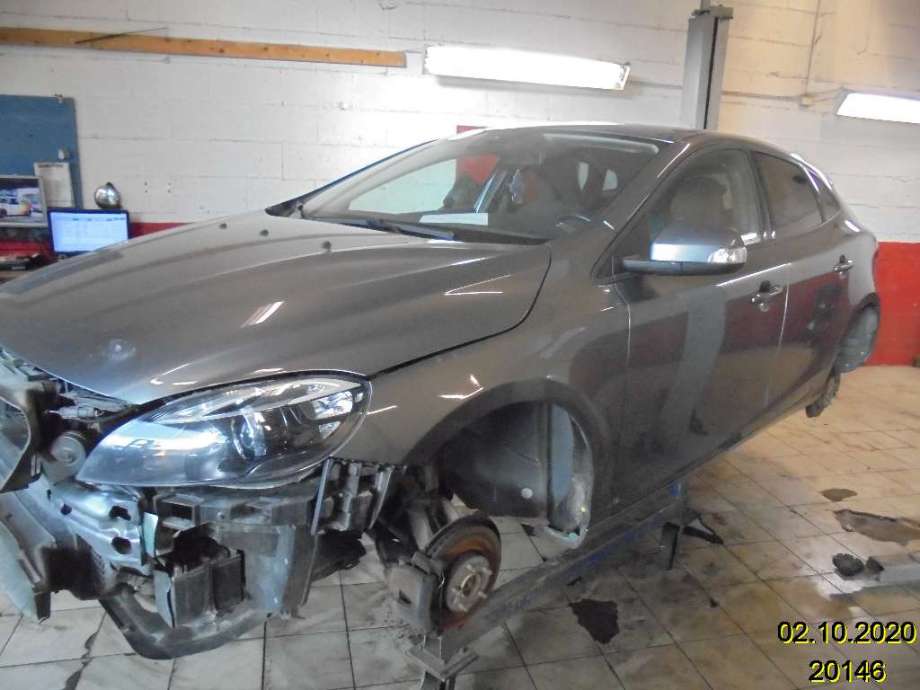 Volvo V40 2012-2019 , Motorkode: D4162T, Girkassekode: 