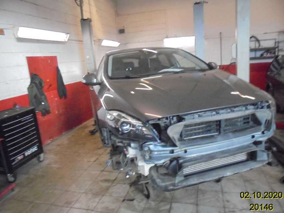 Volvo V40 2012-2019 , Motorkode: D4162T, Girkassekode: 