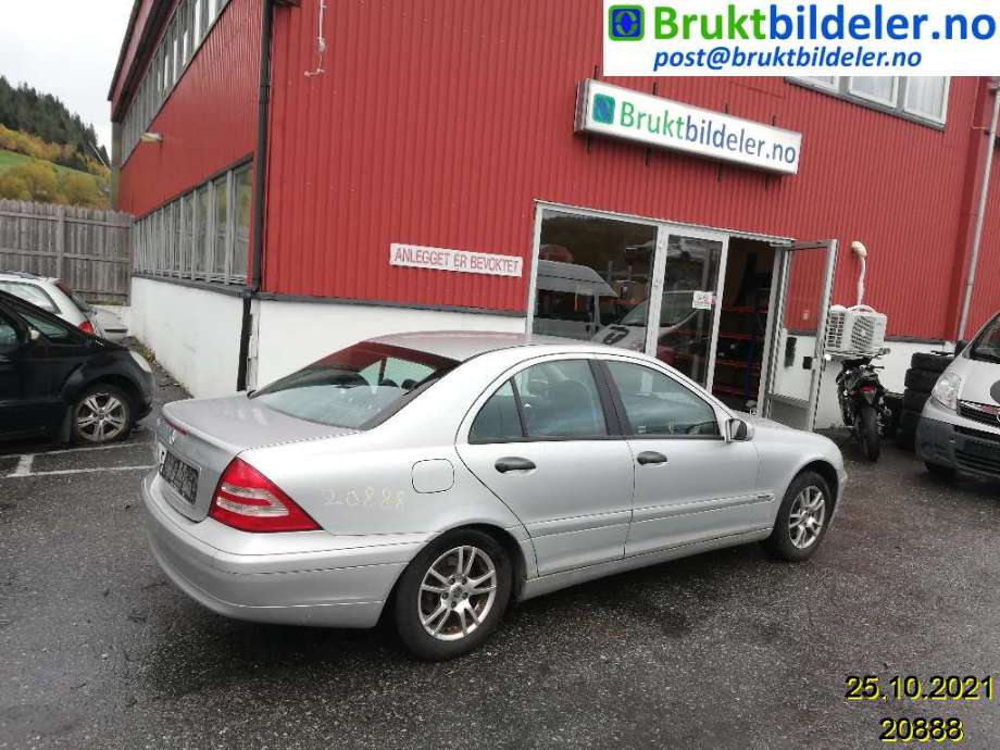 Mercedes C-Klasse 2000-2004 (Fase 1) (W203) (W203), Motorkode: M111.951, Girkassekode: D722615 W 5 A330 GA