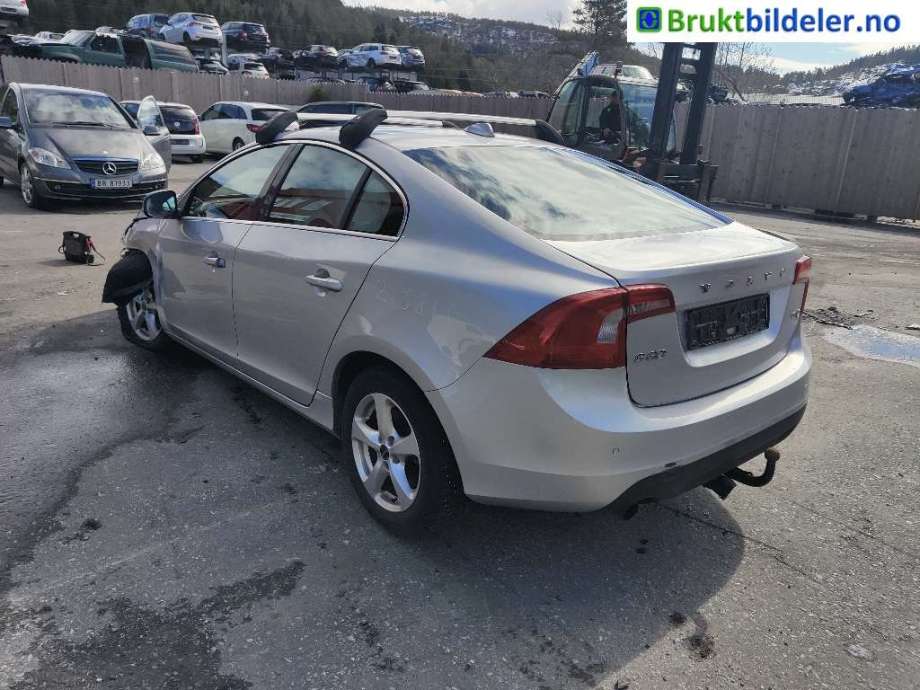 Volvo S60 2010-2014 (Type II, Fase 1) , Motorkode: D4162T, Girkassekode: 6-PSHIFT 2WD
