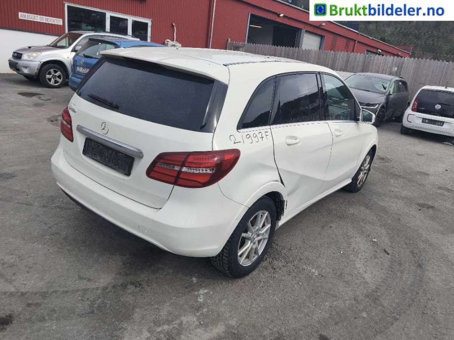 Mercedes B-Klasse 2011-2018 (W246) (W246), Motorkode: EM0004, Girkassekode: 