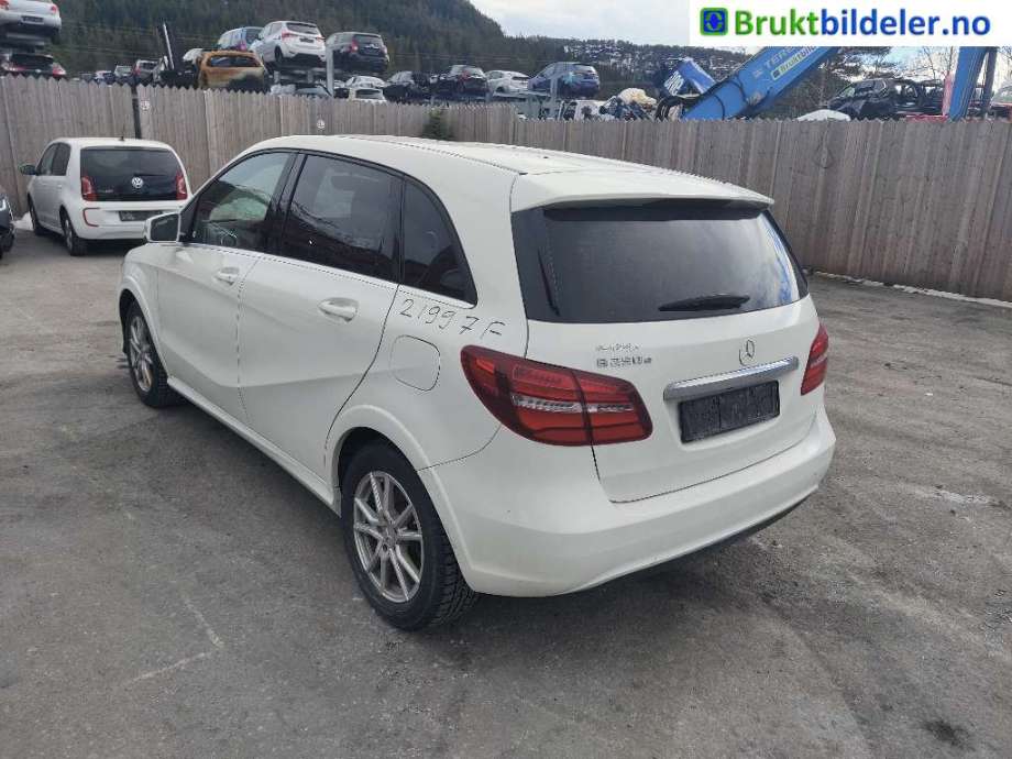 Mercedes B-Klasse 2011-2018 (W246) (W246), Motorkode: EM0004, Girkassekode: 