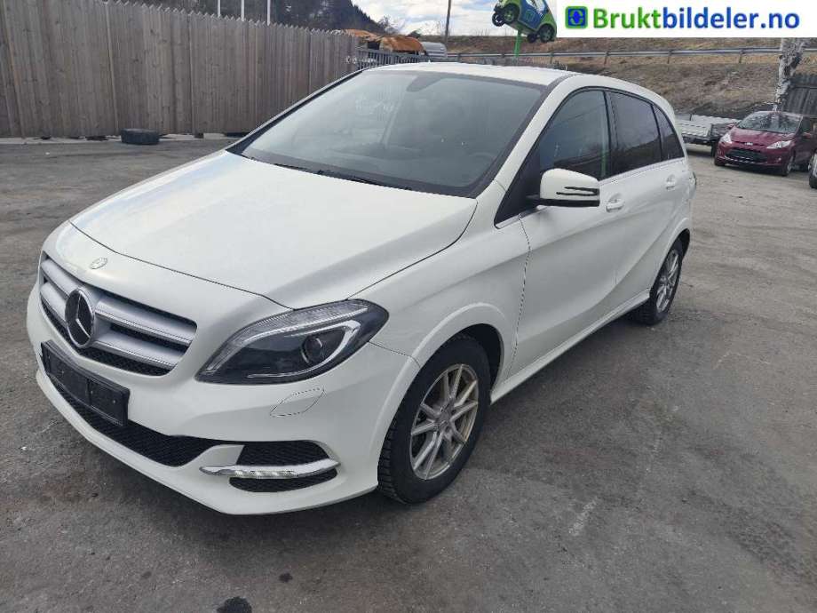 Mercedes B-Klasse 2011-2018 (W246) (W246), Motorkode: EM0004, Girkassekode: 