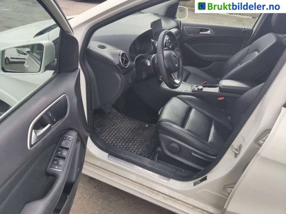 Mercedes B-Klasse 2011-2018 (W246) (W246), Motorkode: EM0004, Girkassekode: 