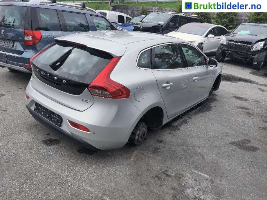 Volvo V40 2012-2019 , Motorkode: D4162T, Girkassekode: 