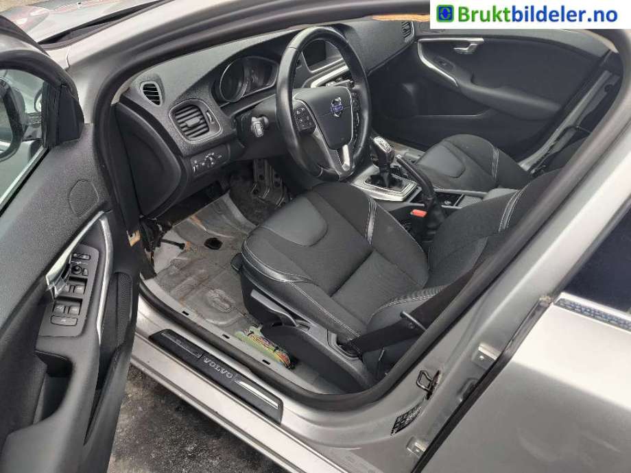 Volvo V40 2012-2019 , Motorkode: D4162T, Girkassekode: 