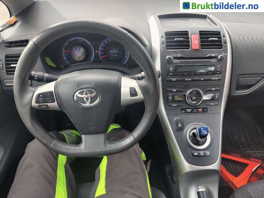 Toyota Auris 2010-2012 (Type I, Fase 2) , Motorkode: 2ZR-FXE, Girkassekode: 