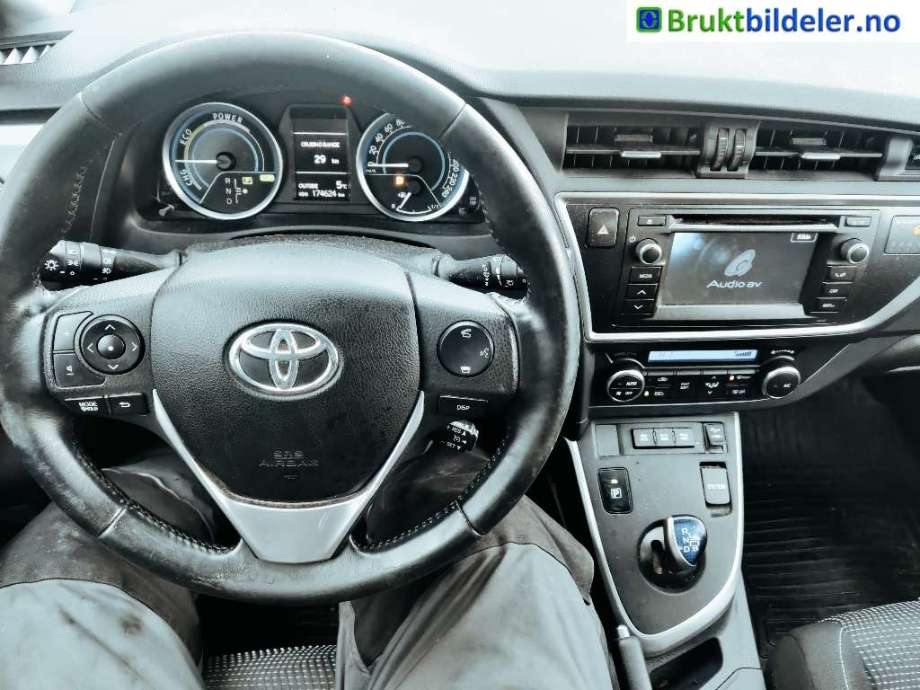 Toyota Auris 2013-2015 (Type II, Fase 1) , Motorkode: 2ZR-FXE, Girkassekode: 
