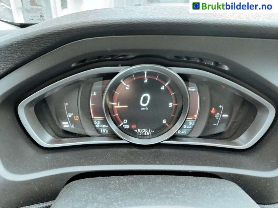 Volvo V40 2012-2019 , Motorkode: D4162T, Girkassekode: 