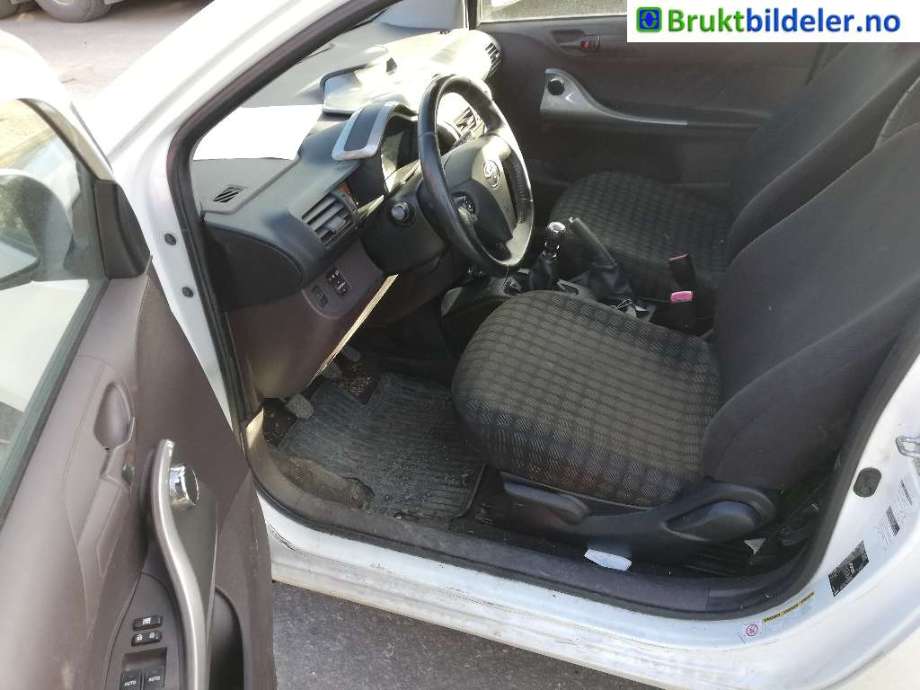 Toyota iQ 2009-2014 , Motorkode: 1KR-FE, Girkassekode: 