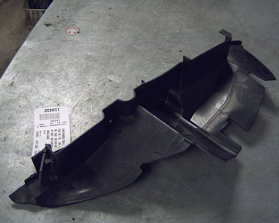 Støtfangerving høyre foran til Audi A6 1997-2001 (Type II, Fase 1) (C5) (C5) (AUDI||4B0121284D)
