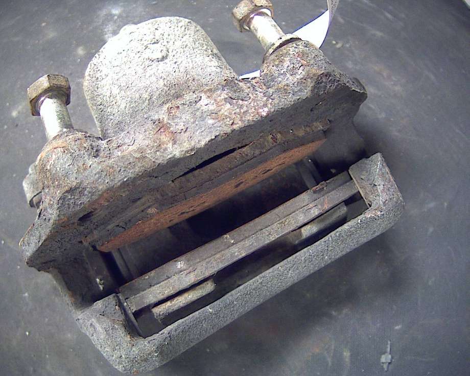 Bremsecaliper venstre foran til Nissan King Cab 1986-1998 (D21) (D21) (King Cab/Pick-up (D21), 2.5 Di|)