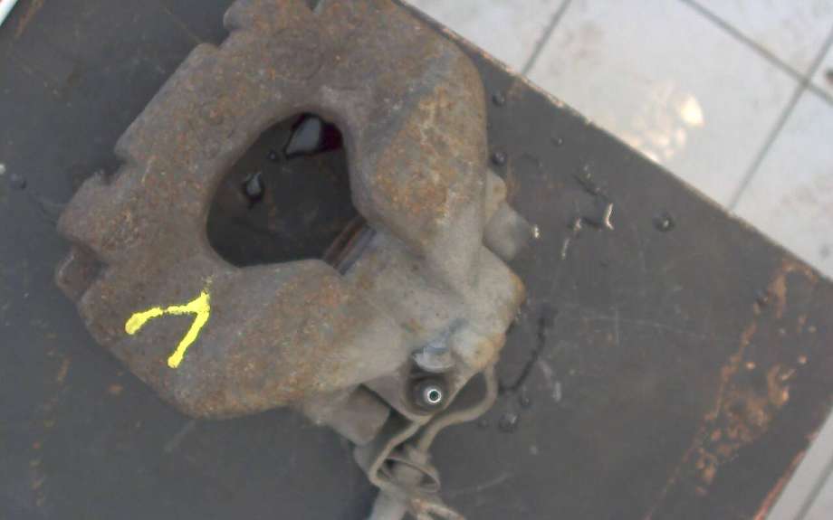 Bremsecaliper venstre foran til VW Transporter / Caravelle 1990-2003 (T4) (T4) (VOLKSWAGEN|)