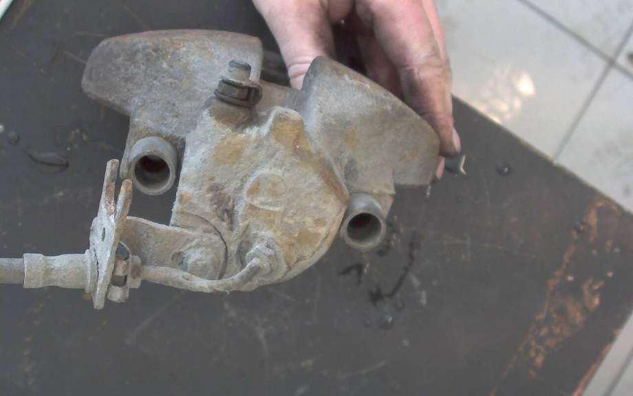Bremsecaliper venstre foran til VW Transporter / Caravelle 1990-2003 (T4) (T4) (VOLKSWAGEN|)
