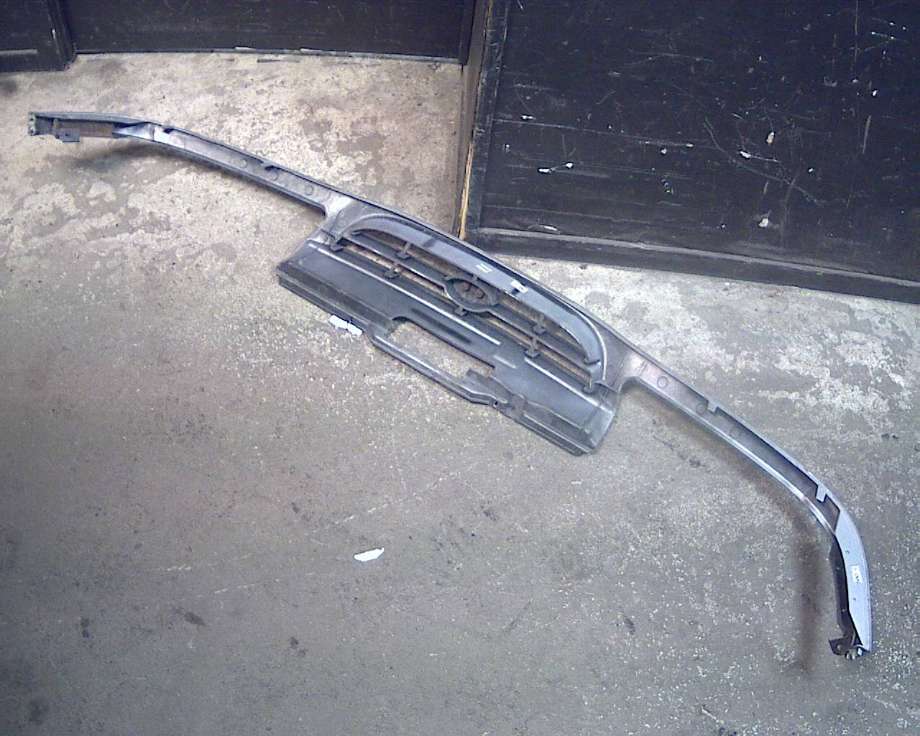 Grill til Hyundai Sonata 1994-1998 (HYUNDAI SONATA 2.0 I GL KMHCF2|)