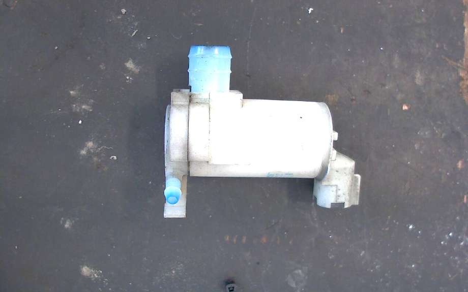 Spylerpumpe foran til Nissan Patrol 2004-2010 (Fase 2) (Y61) (Y61) (NISSAN|2224620-A|)