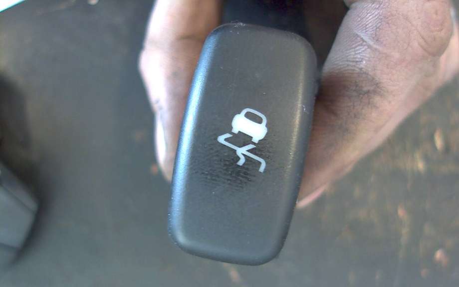 Bryter Antispinn til Mitsubishi L200 2006-2015 (Type IV) (MITSUBISHI|)