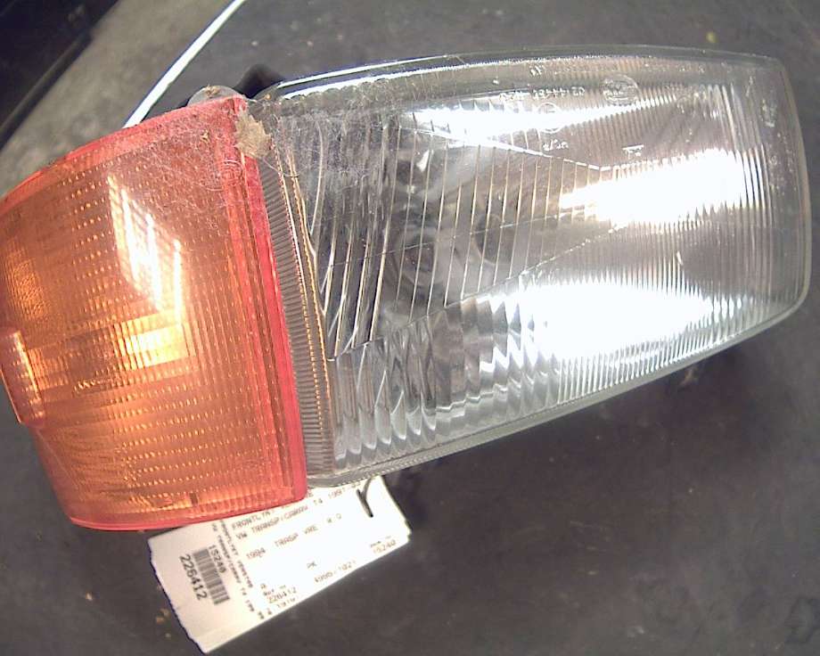 Frontlykt venstre halogen til VW Transporter / Caravelle 1990-2003 (T4) (T4) (VOLKSWAGEN|)